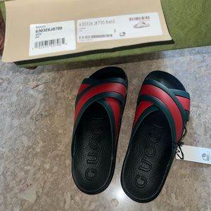 Gucci Men’s Criss Cross Rubber Slide Sandals US 9